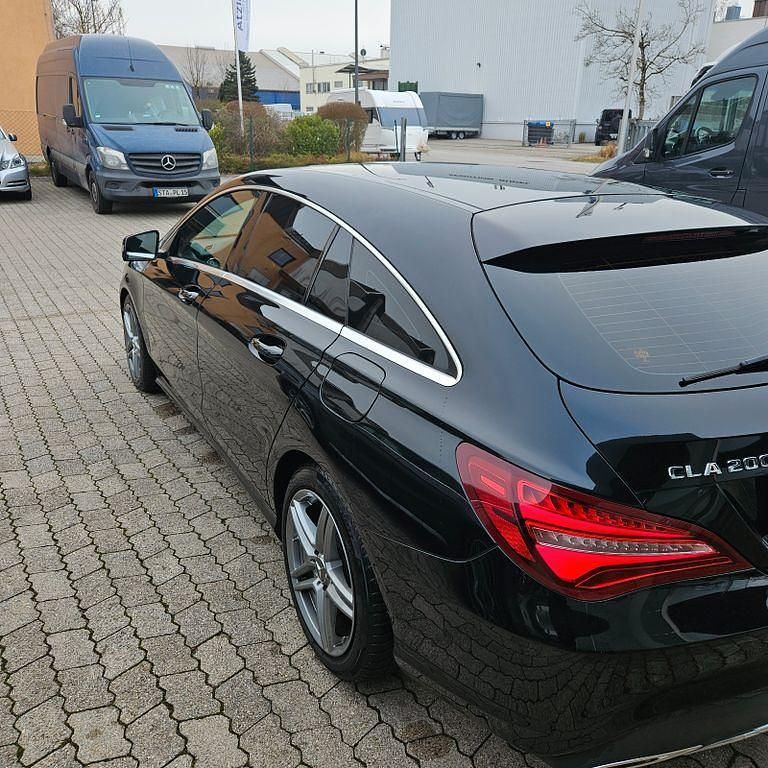 Gebraucht Mercedes CLA200 Shooting Brake Urban 156 PS (114 kW) 2017 Schwarz Kombi