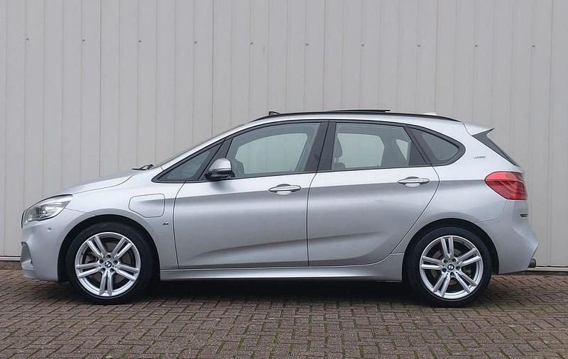 Gebraucht BMW 225 Active Tourer iPerformance 224 PS (164 kW) 2016 Silber Van / Kleinbus