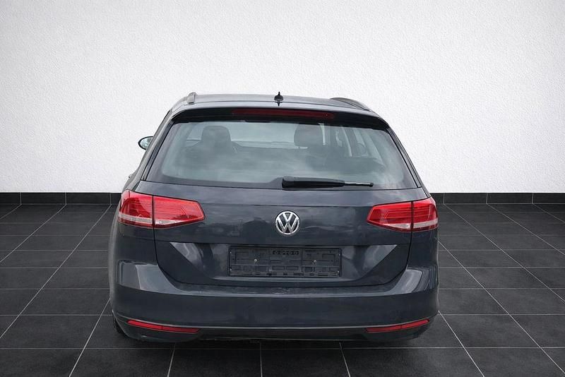 Gebraucht VW Passat Trendline 150 PS (110 kW) 2017 Grau Kombi