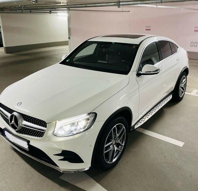 Weiß Gebraucht 2017 Mercedes GLC250 AMG line Coupé | 28.500 € (Fairer Preis) - Bild 1/4