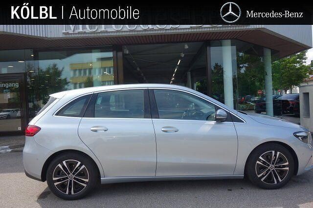 Lack hightechsilber Gebraucht 2024 Mercedes B200 Progressive Van / Kleinbus | 32.980 € (Etwas zu teuer) - Bild 1/4