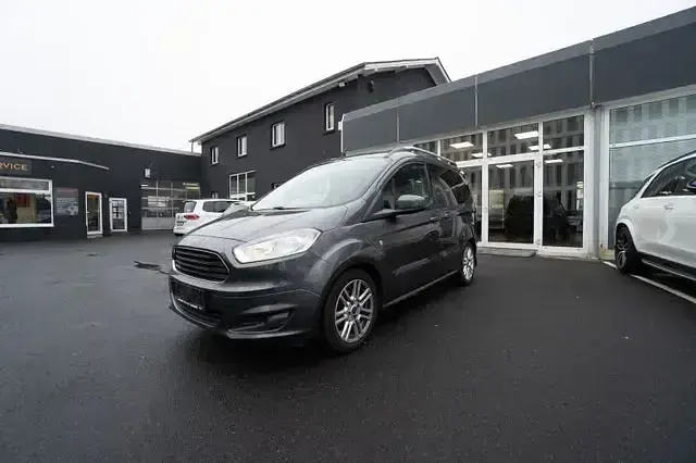 Gebraucht Ford Tourneo Courier Titanium 101 PS (74 kW) 2017 Grau Van / Kleinbus