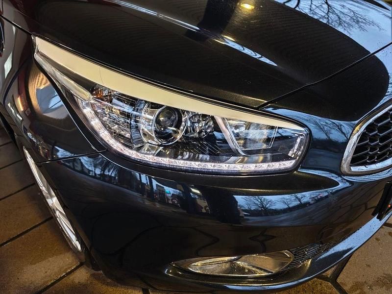 Gebraucht Kia Ceed FIFA World Cup Edition 99 PS (72 kW) 2014 Schwarz Kleinwagen