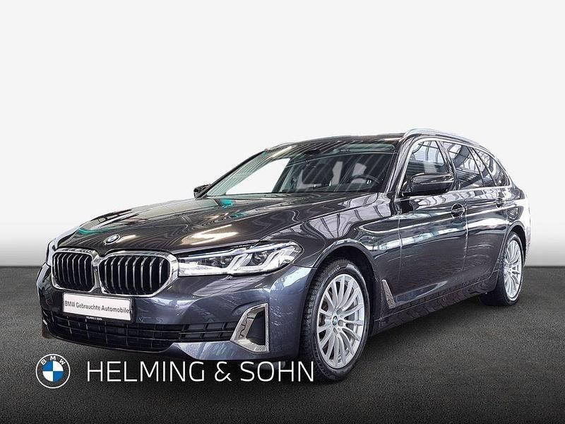 Grau Gebraucht 2020 BMW 520 Luxury Line Kombi | 31.411 € (Etwas zu teuer) - Bild 1/4