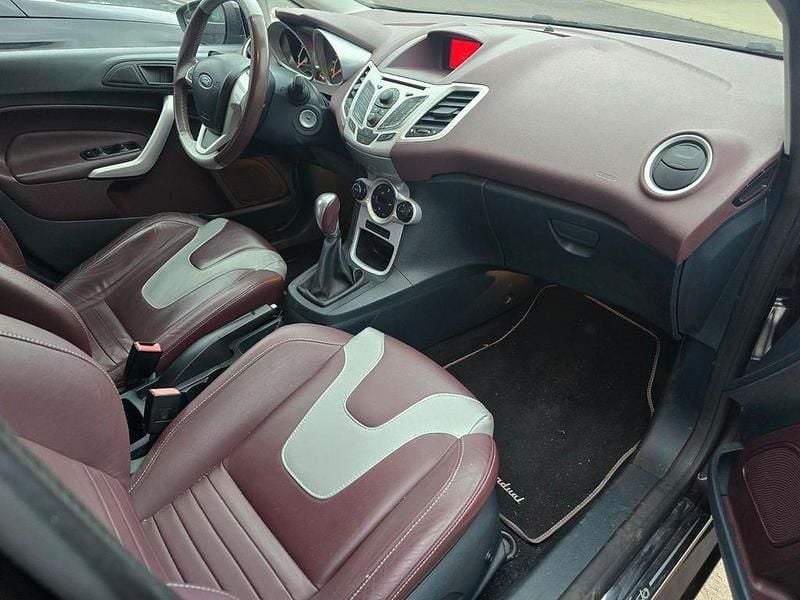 Rot Gebraucht 2009 Ford Fiesta Titanium Kleinwagen | 4.190 € (Fairer Preis) - Bild 1/3