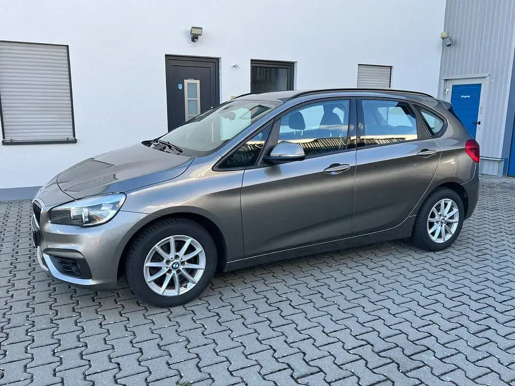 Gebraucht BMW 218 Active Tourer Basis 136 PS (100 kW) 2015 Silber Van / Kleinbus