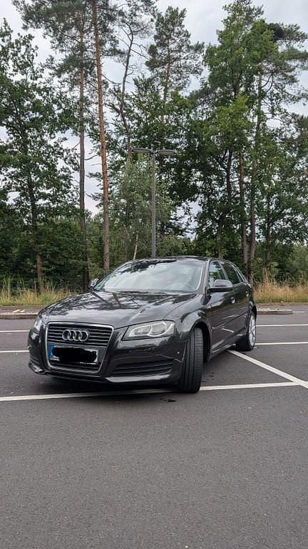 Grau Gebraucht 2009 Audi A3 Sportback Attraction Limousine | 4.200 € (Superpreis) - Bild 1/4