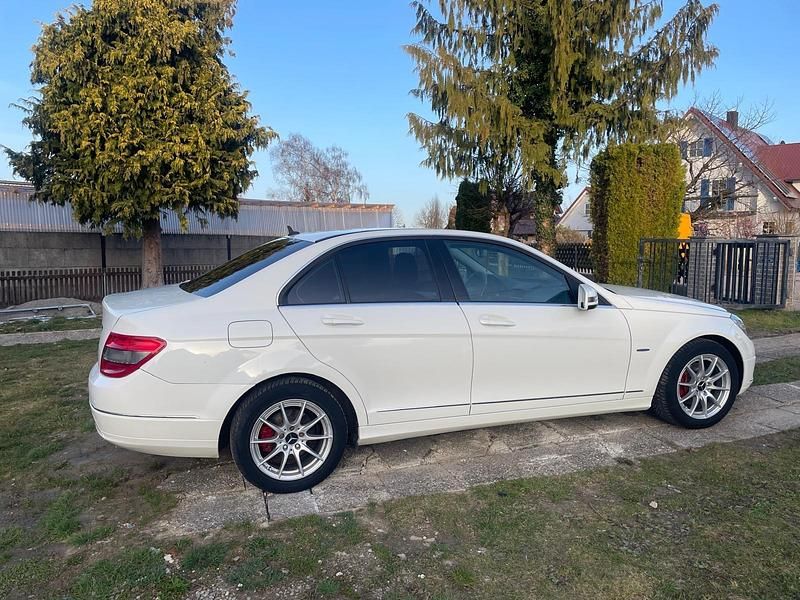 Gebraucht Mercedes C180 156 PS (114 kW) 2010 Weiß Limousine