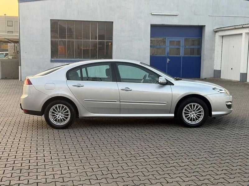 Gebraucht Renault Laguna III Expression 140 PS (102 kW) 2011 Grau Limousine