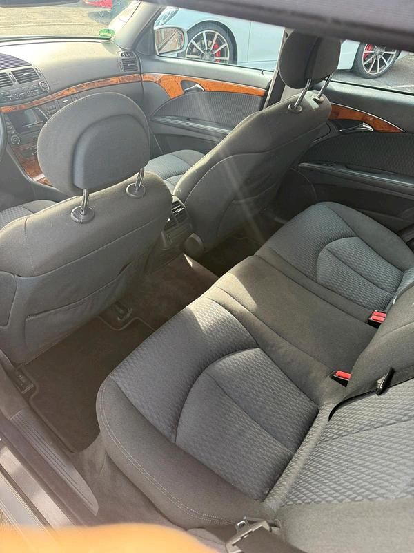 Second-hand Mercedes E270 177 CP (130 kW) 2004 Argintiu Break