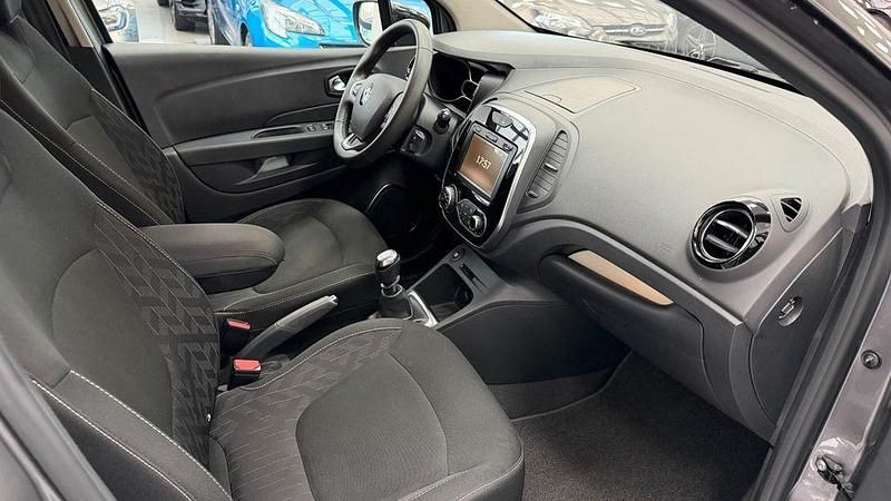 Gebraucht Renault Captur LIMITED 131 PS (96 kW) 2019 Grau SUV