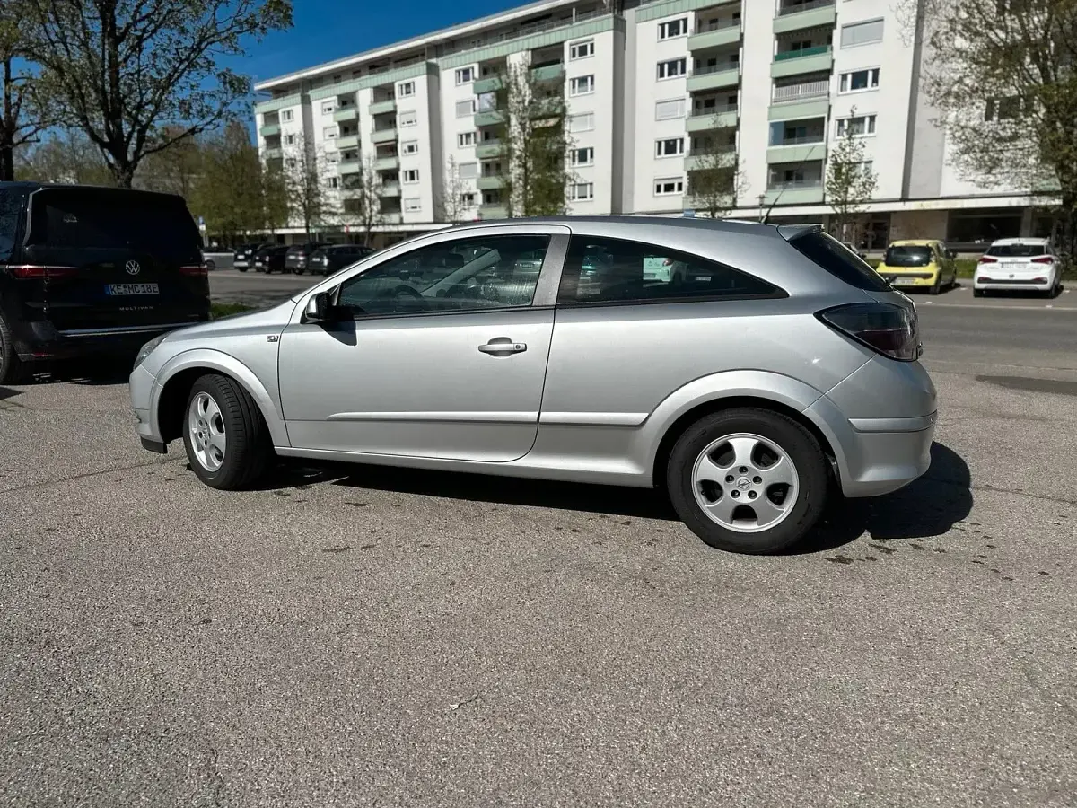 Gebraucht Opel Astra GTC 90 PS (66 kW) 2008 Silber Limousine