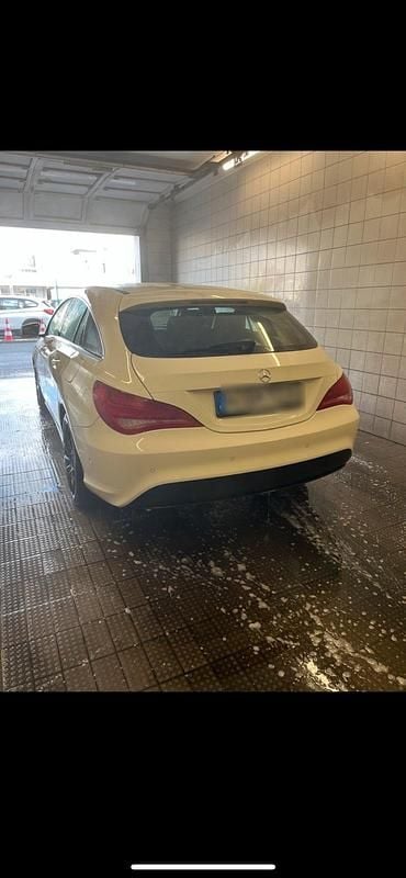 Gebraucht Mercedes CLA180 Shooting Brake 122 PS (89 kW) 2016 Weiß Kombi