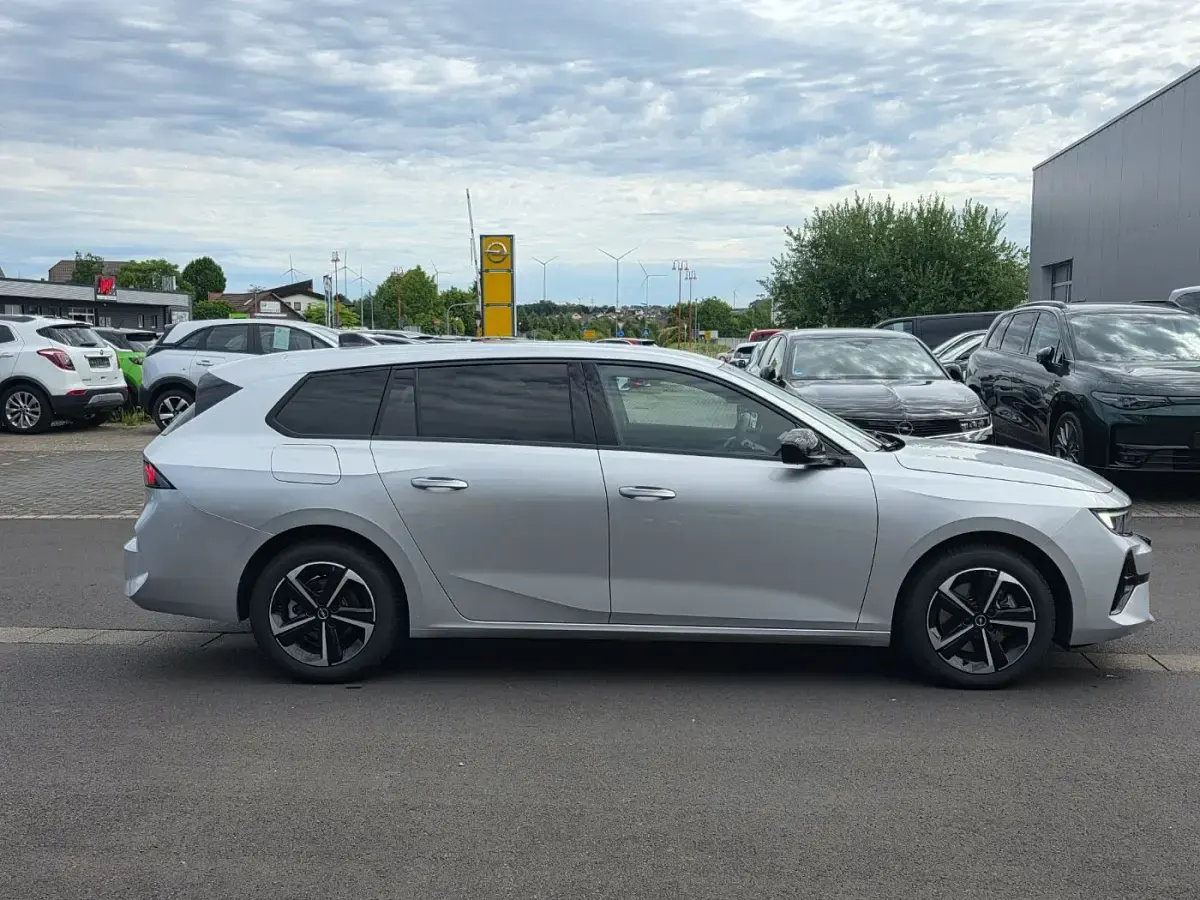 Gebraucht Opel Astra 131 PS (96 kW) 2024 Kristall silber Kleinwagen
