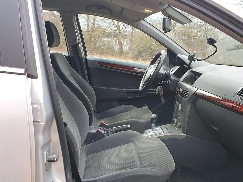 Gebraucht Opel Astra 105 PS (77 kW) 2005 Silber Kleinwagen