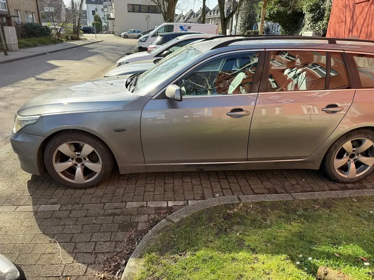 Gebraucht BMW 530 235 PS (172 kW) 2007 Grau Kombi