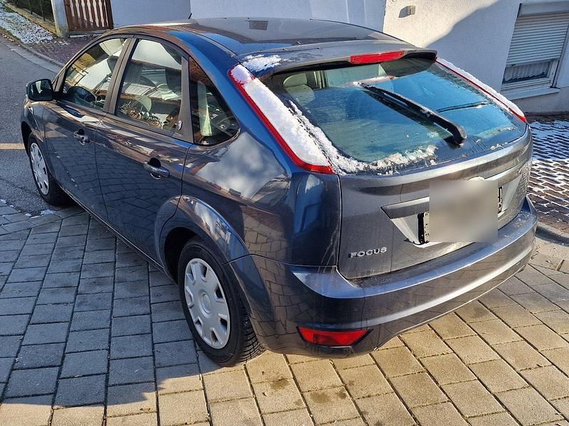 Gebraucht Ford Focus 100 PS (73 kW) 2008 Grau Limousine