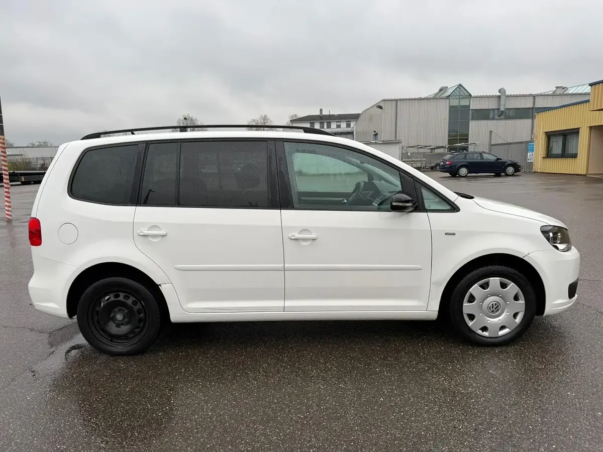 Gebraucht VW Touran Edition 140 PS (102 kW) 2012 Weiß Van / Kleinbus