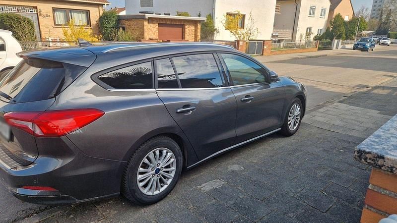 Gebraucht Ford Focus Titanium 150 PS (110 kW) 2019 Grau Kombi