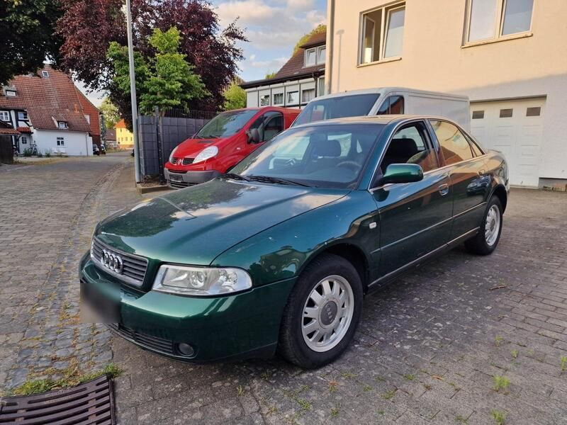 Grün Gebraucht 1999 Audi A4 Limousine | 999 € (Guter Preis) - Bild 1/4
