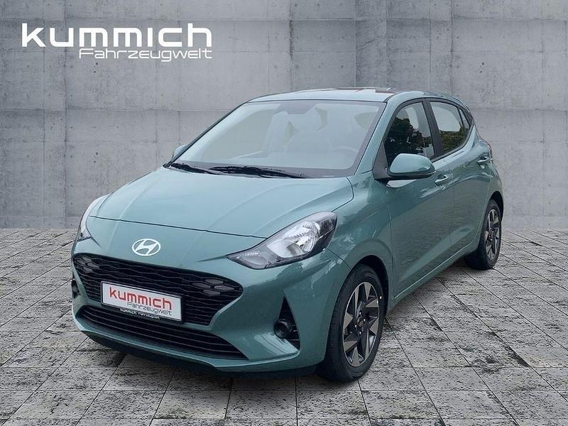 Mangrove green Neu 2025 Hyundai i10 Trend Kleinwagen | 17.610 € (Fairer Preis) - Bild 1/4
