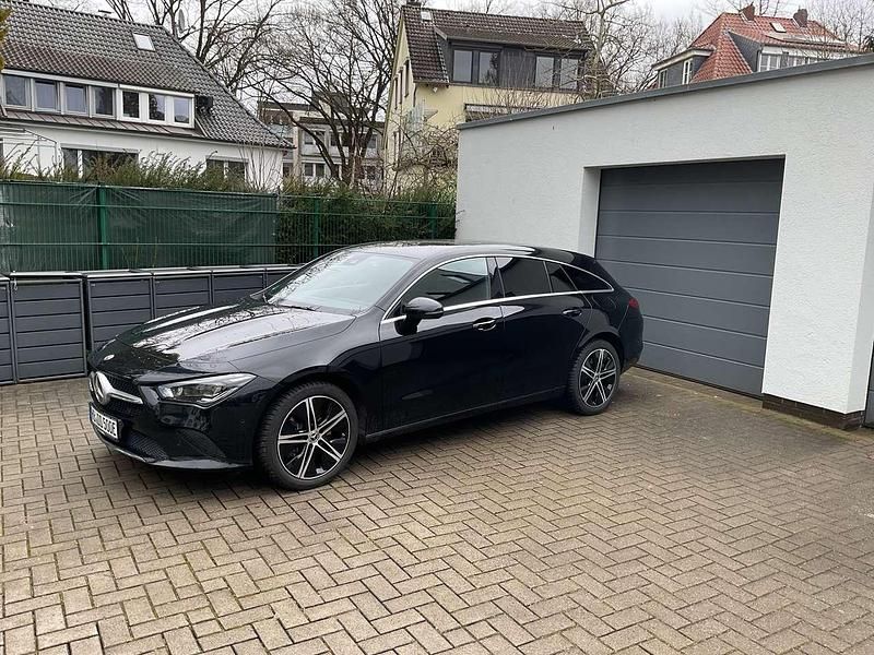 Gebraucht Mercedes CLA250e Shooting Brake 160 PS (117 kW) 2021 Schwarz Kombi