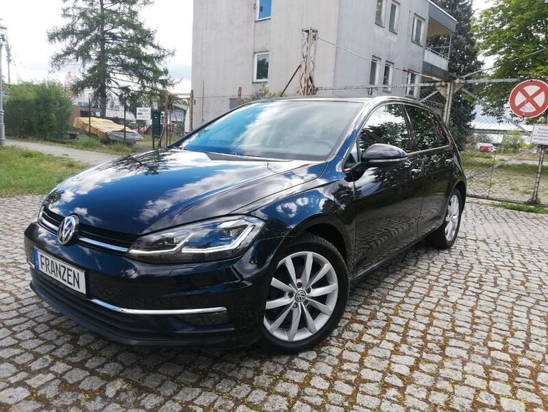 Schwarz Gebraucht 2019 VW Golf VII Highline Limousine | 16.300 € (Superpreis) - Bild 1/4