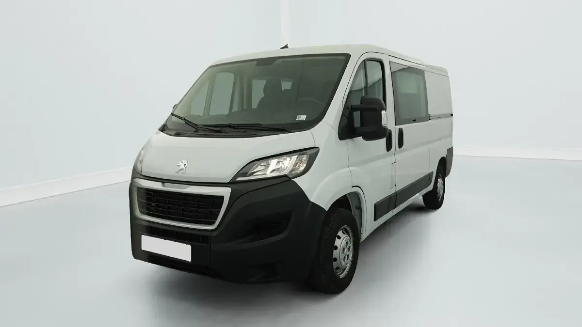 Gebraucht Peugeot Boxer S 140 PS (102 kW) 2023 (blanc icy) Van