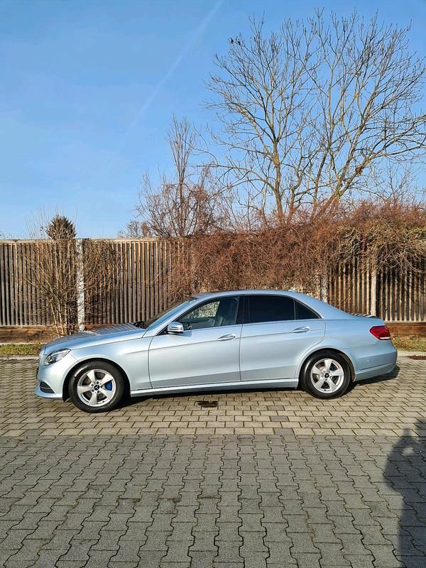 Silber Gebraucht 2013 Mercedes E350 Avantgarde Limousine | 21.999 € (Fairer Preis) - Bild 1/4