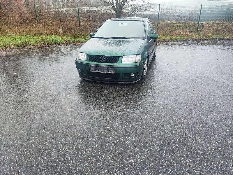 Grün Gebraucht 1999 VW Polo Comfortline Limousine | 800 € (Guter Preis) - Bild 1/4