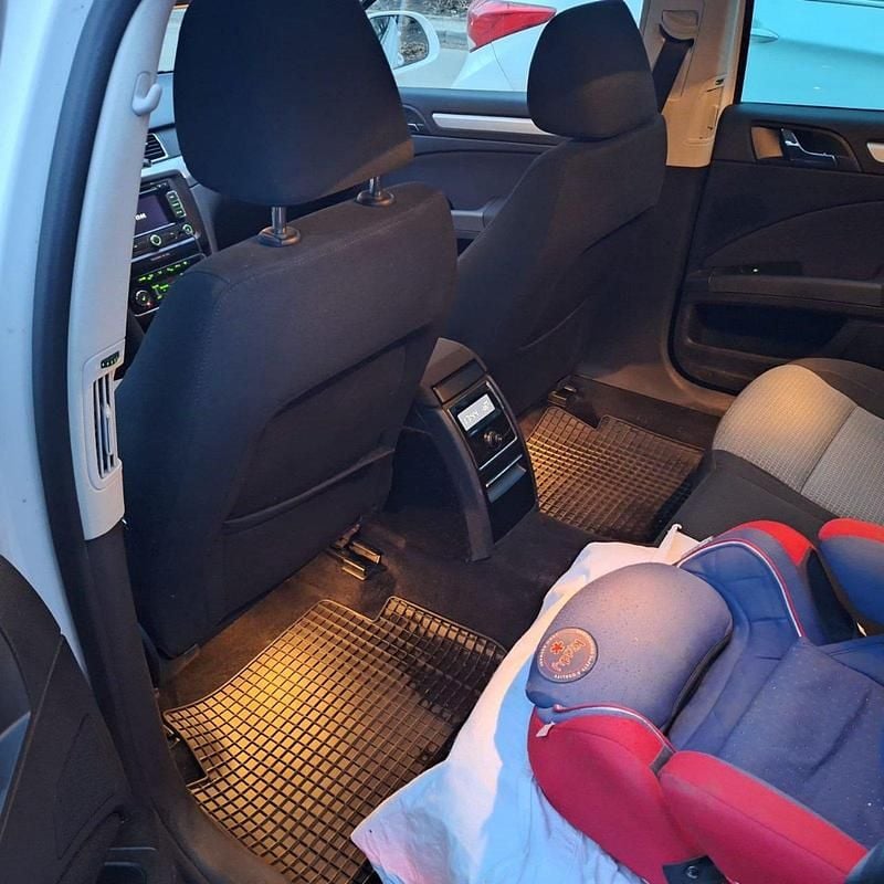 Gebraucht Skoda Superb 160 PS (117 kW) 2010 Weiß Kombi