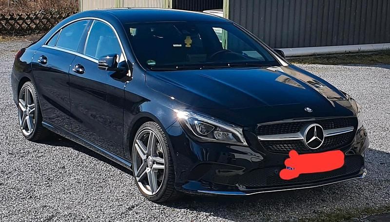 Schwarz Gebraucht 2016 Mercedes CLA180 Limousine | 20.000 € - Bild 1/4