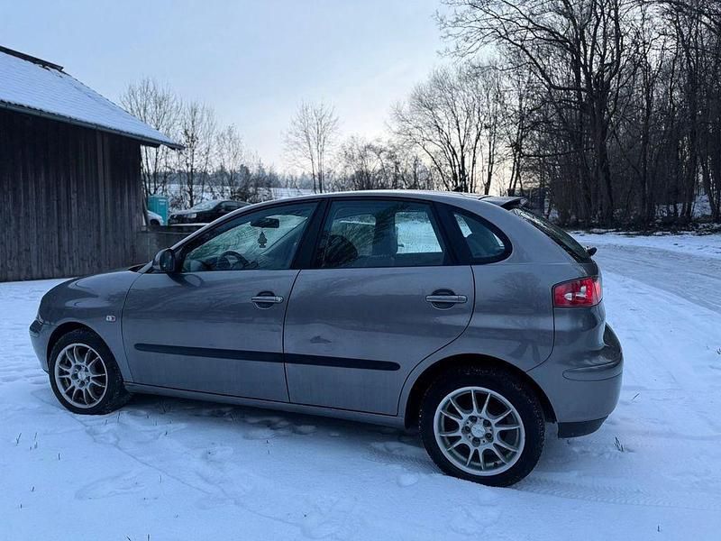 Gebraucht Seat Ibiza 75 PS (55 kW) 2004 Grau Limousine