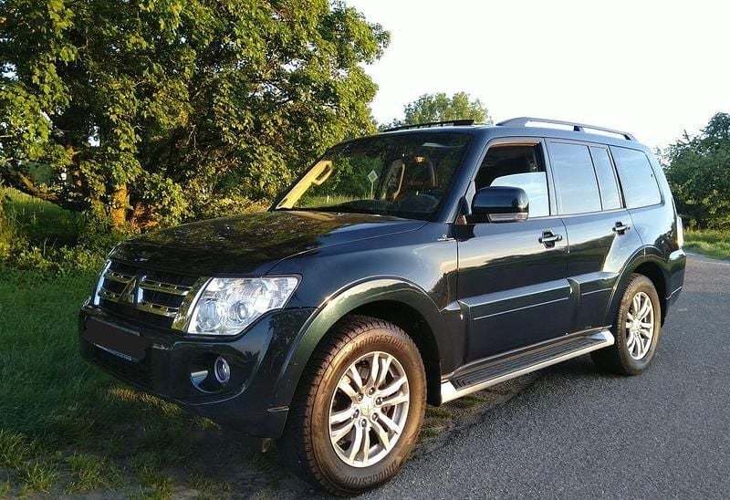 Grün Gebraucht 2013 Mitsubishi Pajero Instyle SUV | 16.900 € (Guter Preis) - Bild 1/4