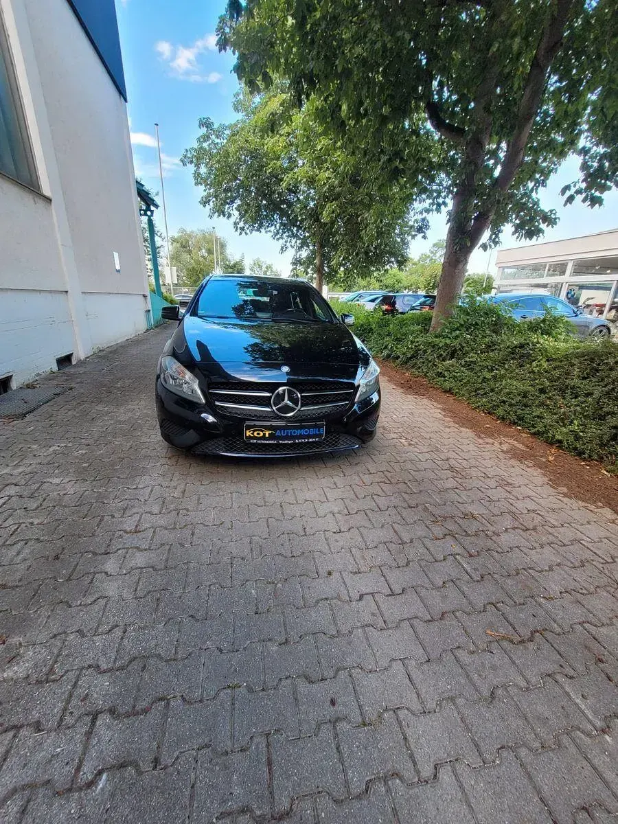 Gebraucht Mercedes A180 Style 122 PS (89 kW) 2015 Schwarz Kleinwagen