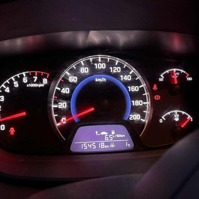 Gebraucht Hyundai i10 87 PS (63 kW) 2015 Grau Kleinwagen