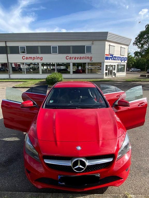 Rot Gebraucht 2015 Mercedes CLA200 Limousine | 17.300 € (Teuer) - Bild 1/4