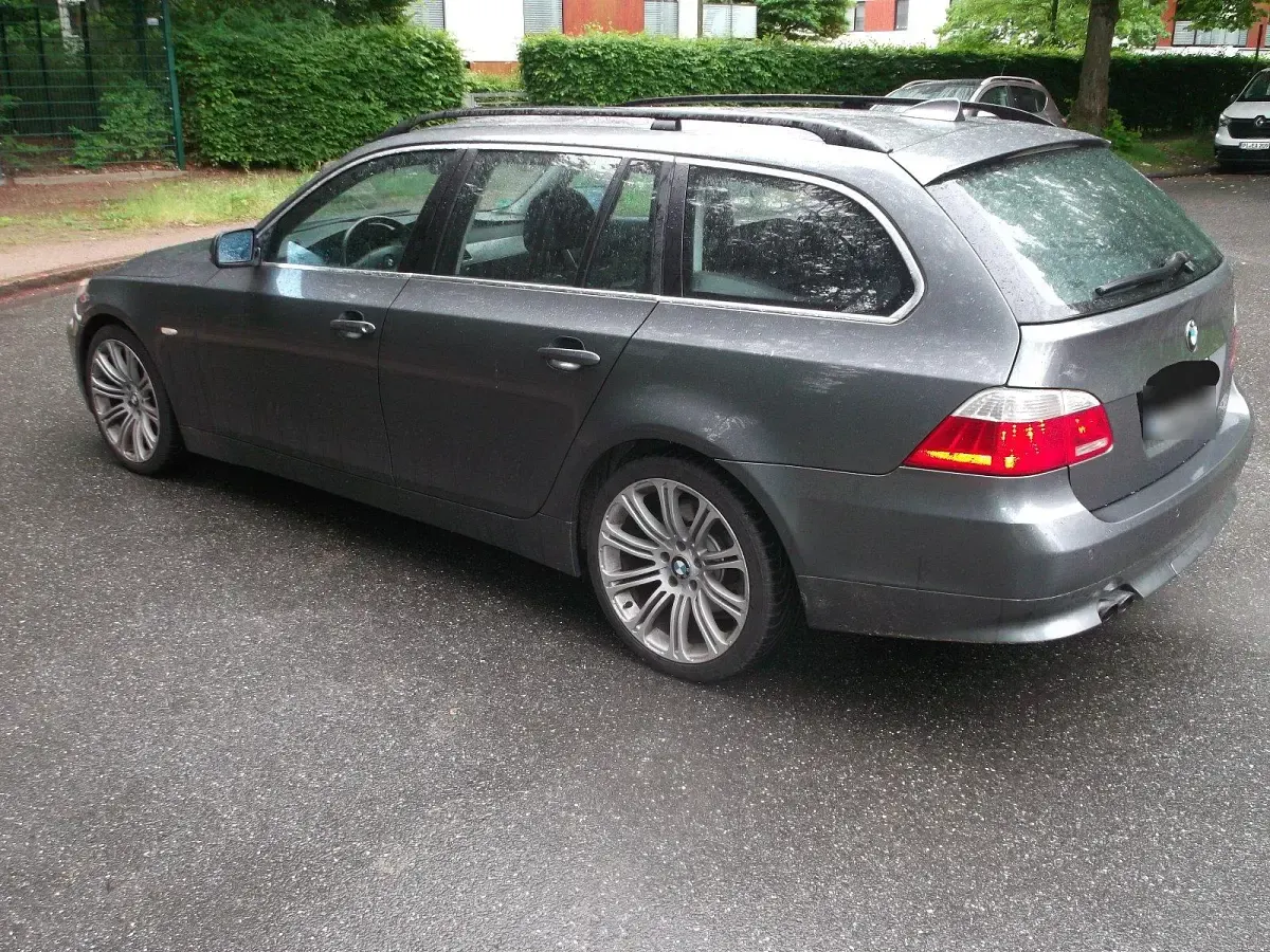 Gebraucht BMW 523 177 PS (130 kW) 2007 Grau Kombi