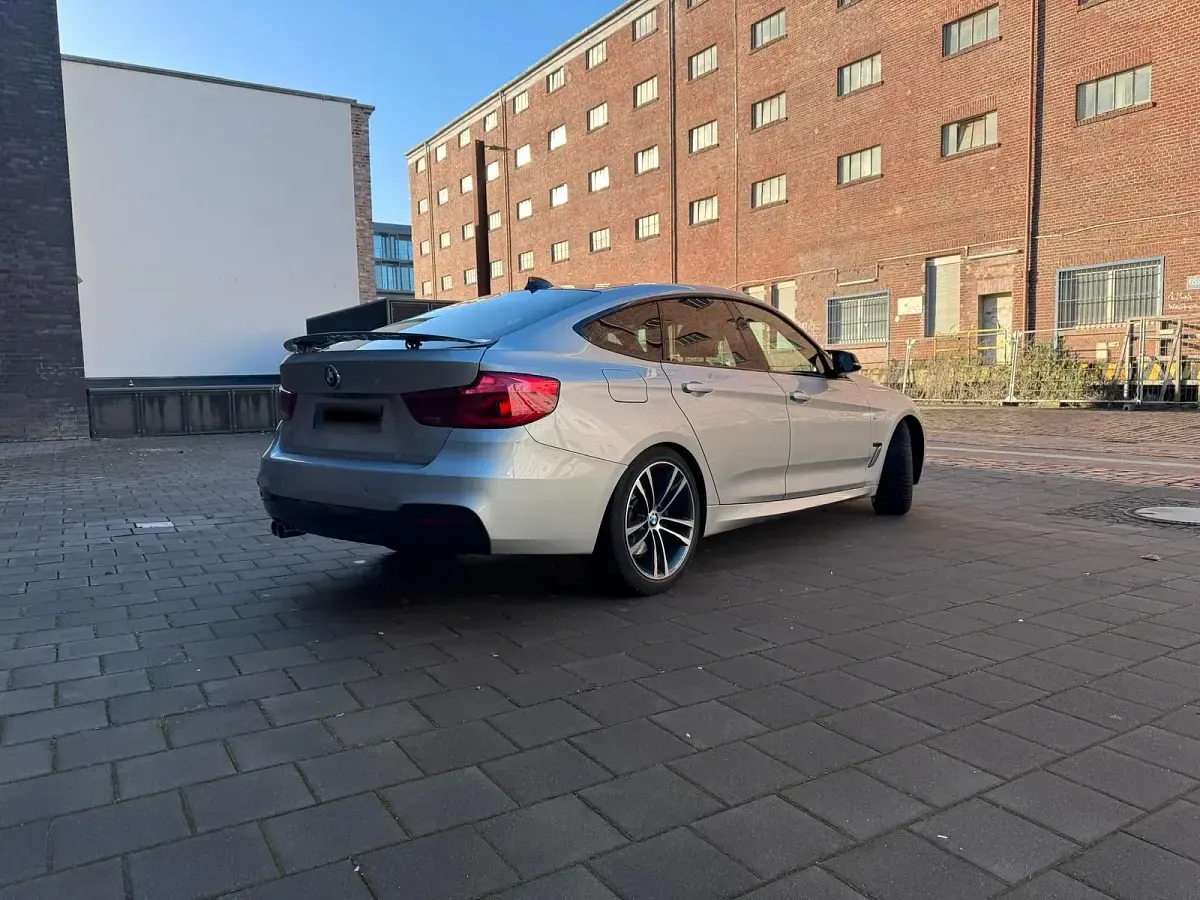 Gebraucht BMW 330 M Sport 256 PS (188 kW) 2018 Silber Coupé