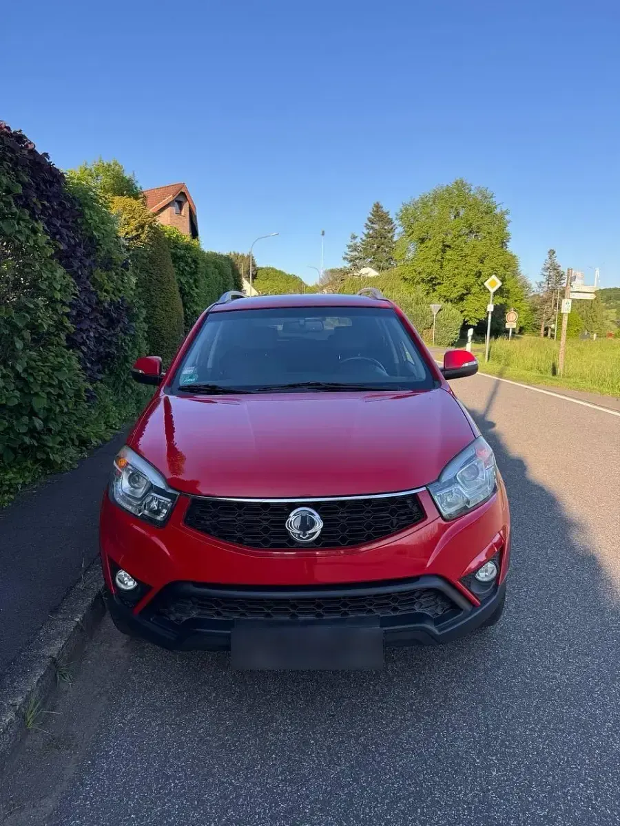 Gebraucht SsangYong Korando 150 PS (110 kW) 2015 Rot SUV