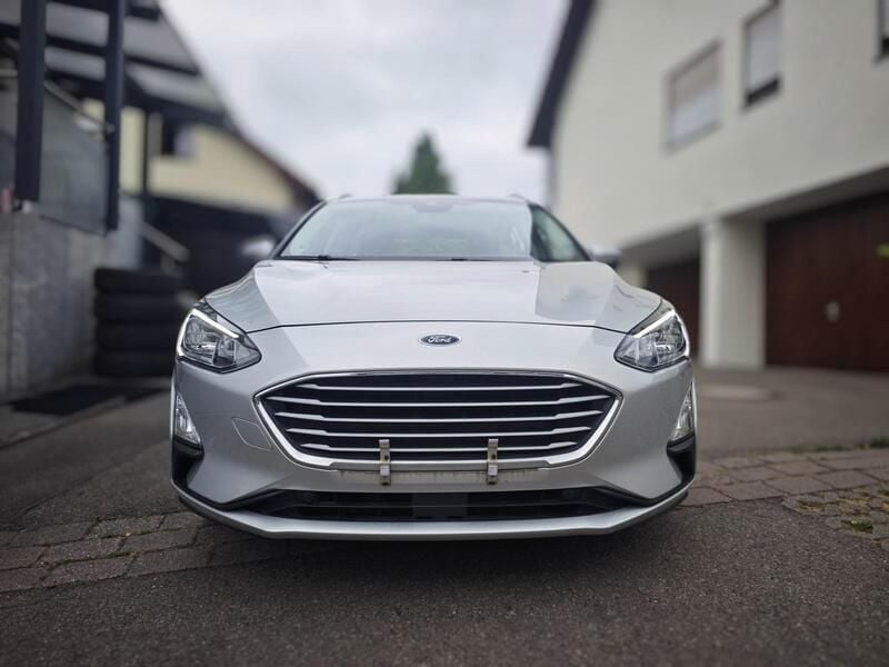 Grau Gebraucht 2021 Ford Focus Kombi | 18.490 € (Guter Preis) - Bild 1/4