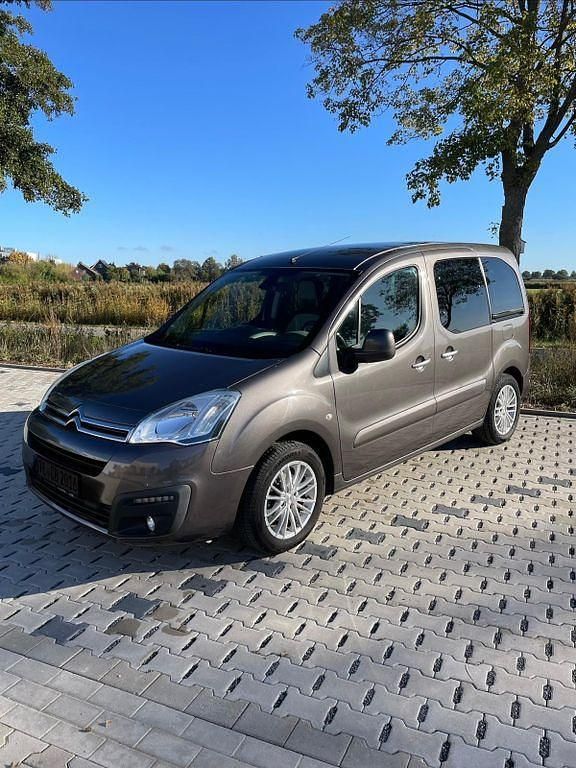 Grau Gebraucht 2016 Citroën Berlingo Feel Van / Kleinbus | 6.700 € (Teuer) - Bild 1/4