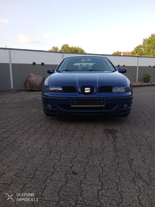 Blau Gebraucht 2004 Seat Leon Limousine | 2.195 € (Guter Preis) - Bild 1/4