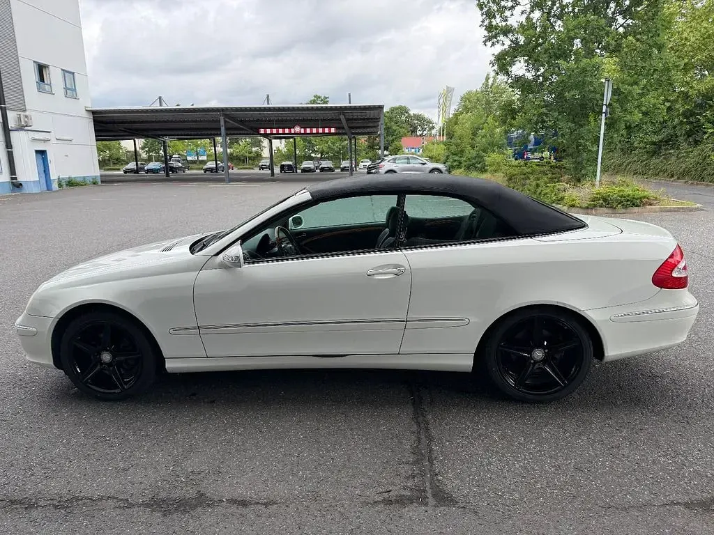 Gebraucht Mercedes CLK320 Elegance 218 PS (160 kW) 2005 Weiß Cabrio