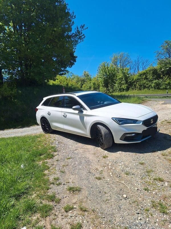 Weiß Gebraucht 2021 Seat Leon FR Kombi | 20.499 € (Guter Preis) - Bild 1/4