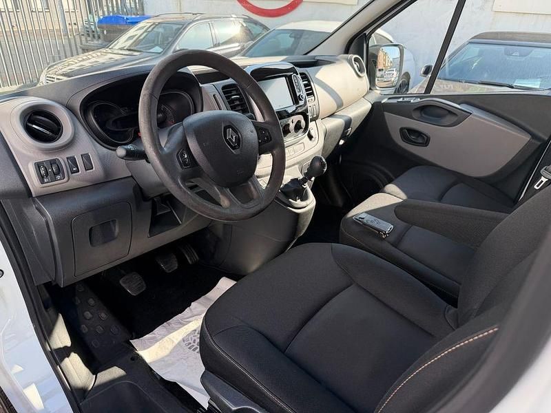 Gebraucht Renault Trafic Expression 125 PS (91 kW) 2017 Weiß Van / Kleinbus