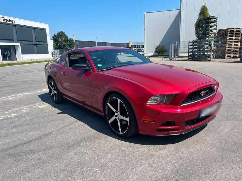 Rot Gebraucht 2012 Ford Mustang S Coupé | 15.800 € (Fairer Preis) - Bild 1/4