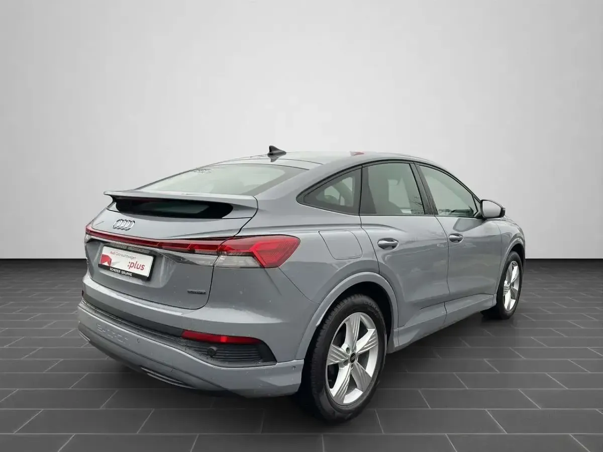 Gebraucht Audi Q4 e-tron 219 kW (299 PS) 2022 Kieselgrau SUV