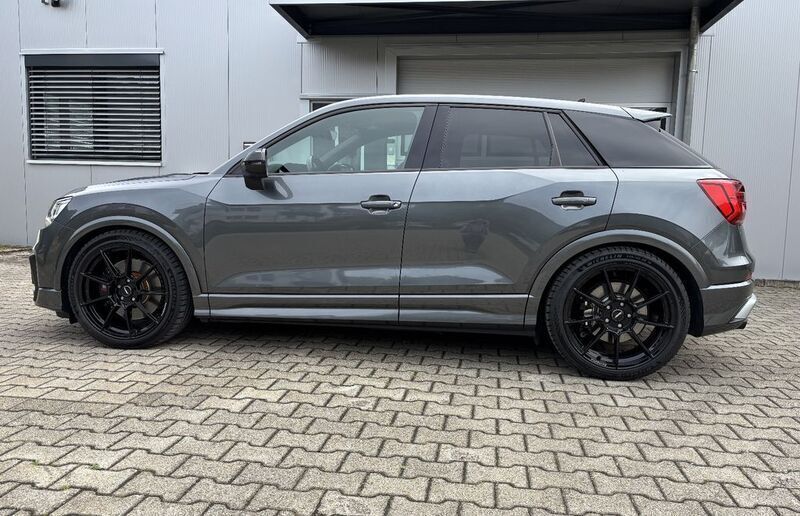 Grau Gebraucht 2020 Audi SQ2 Sport SUV | 33.400 € - Bild 1/4