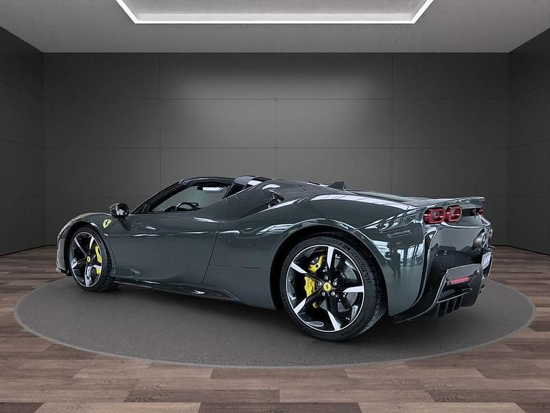 Gebraucht Ferrari SF90 999 PS (734 kW) 2023 Grau Cabrio